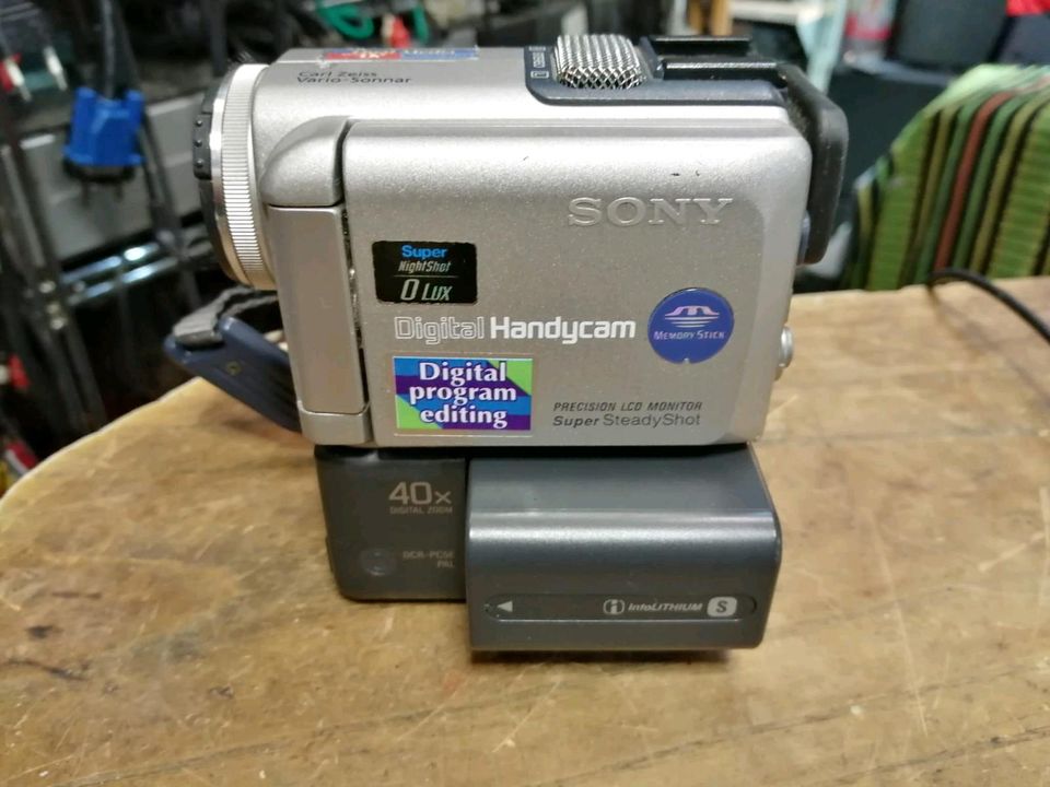 SONY DCR-PC5E, MiniDV-Videocamera mit Zubehör!!!