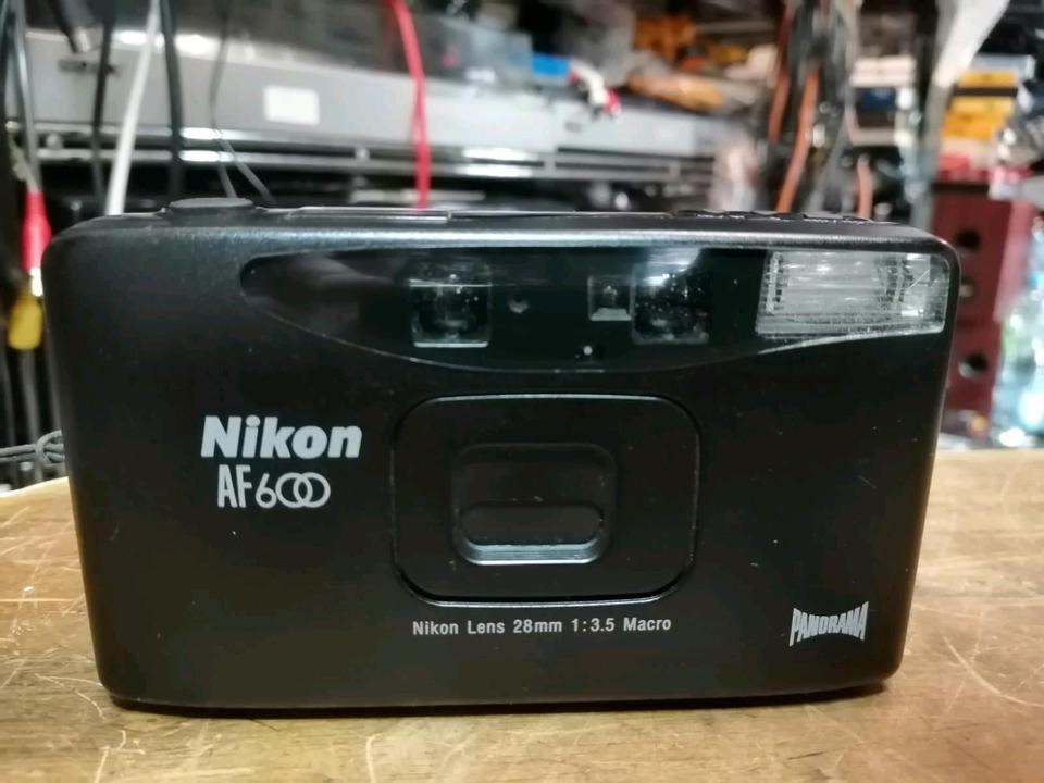 NIKON AF600, Analog-Kamera, etwas DEFEKT!!!