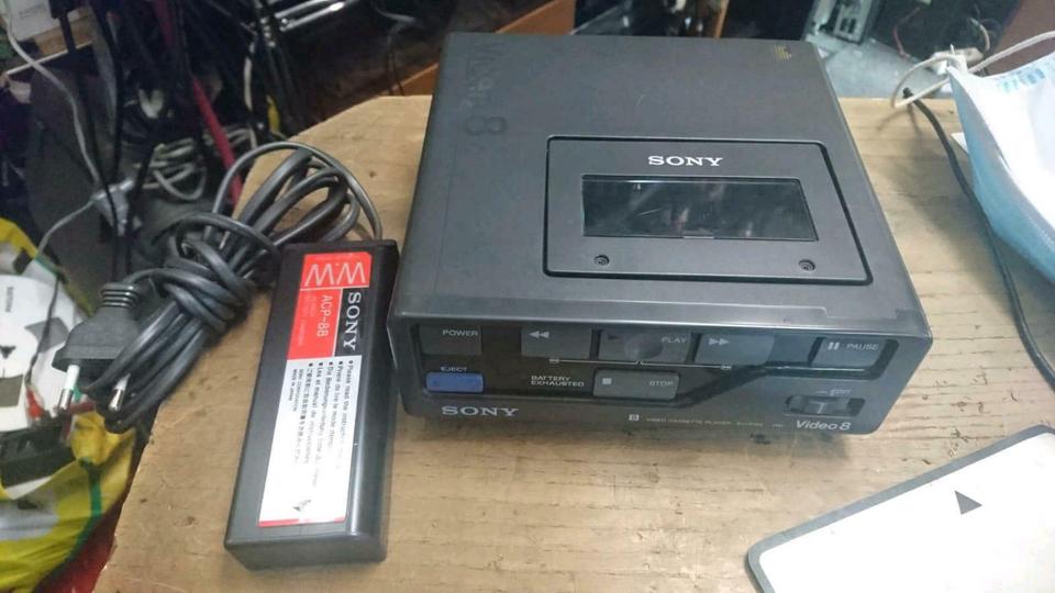 SONY EV-P10E Video Cassette Player,Video 8 ,Akku mit festem Kabel