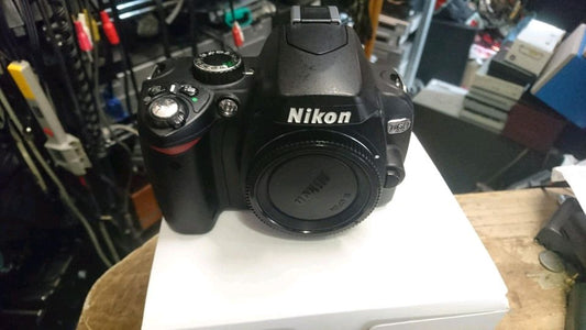 NIKON D60 Digita-Kamera - NEU + NIKON NIKKOR Objektiv + Zubehör!