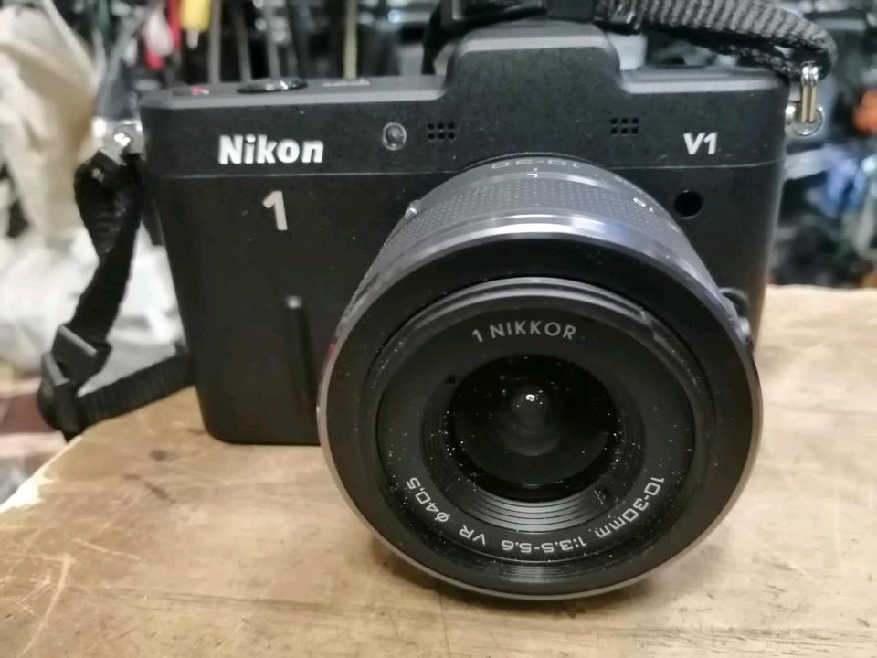 NIKON 1 V1, Digital-Kamera mit Zubehör + Objektiv!!!