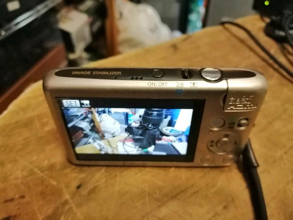 CANON IXUS 130, Digital-Kamera mit Zubehör!! guter Zustand!!!