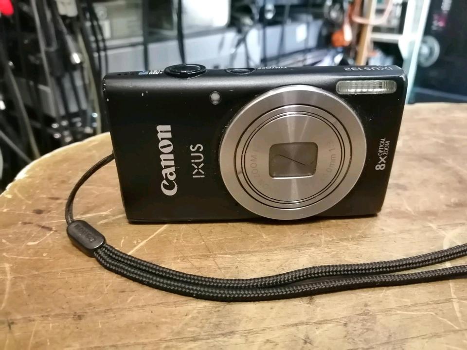 CANON IXUS 132, Digital-Kamera mit Zubehör!!