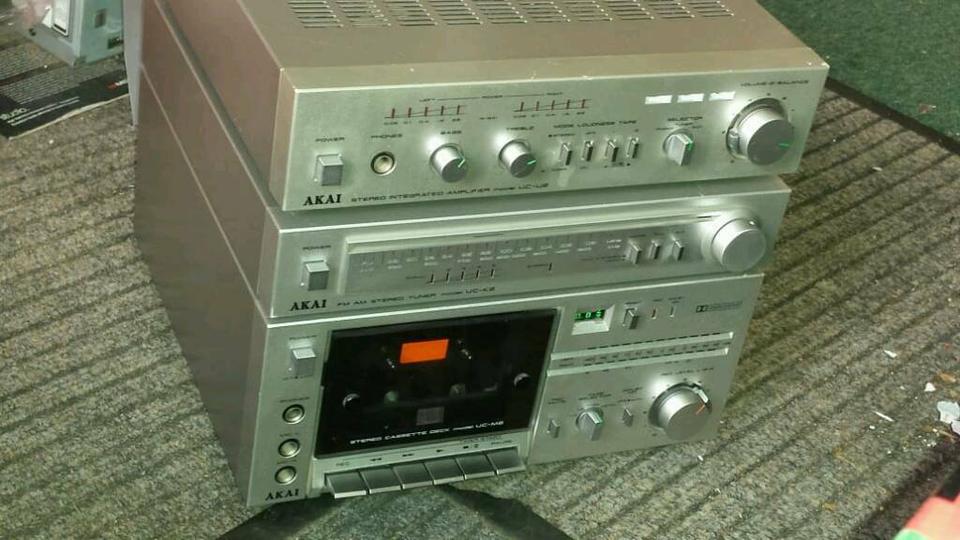 AKAI-Musikanlage: UC-U2 Amplifier;Tuner;Cassette(etwas DEFEKT)