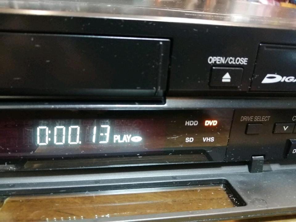 AnzeigePANASONIC DMR-EX98V, DVD-VHS-HDD-Recorder, 250 GB, guter Zustand!