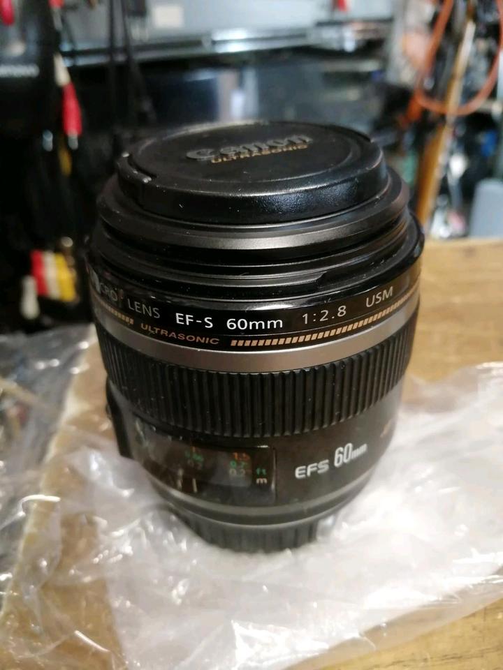 CANON EFS 60, 60 mm, f/2.8 Macro USM, Objektiv mit Original-Kart!
