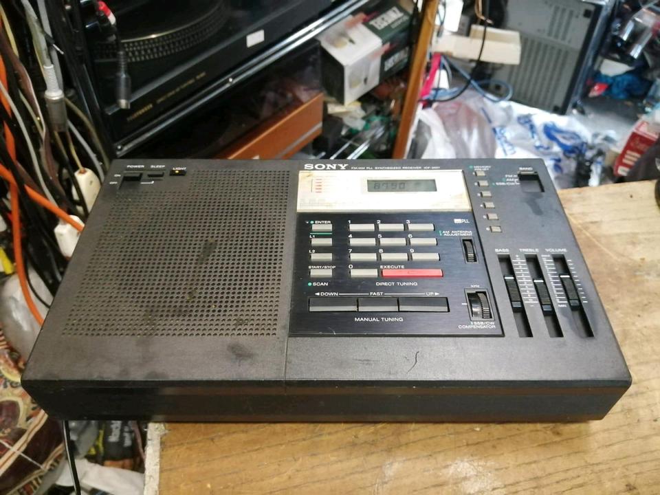 SONY ICF-2001, FM/AM PLL Synthesized Receiver, Universal-Adapter!
