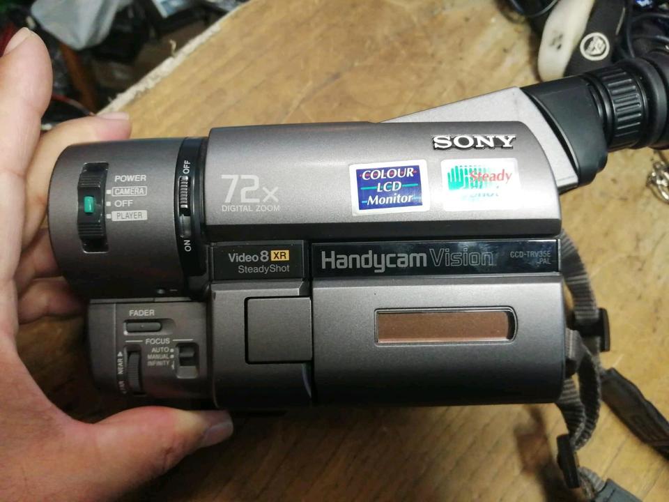 SONY CCD-TRV35E, Videocamera Hi8 und Video 8 mit Zubehör!!!