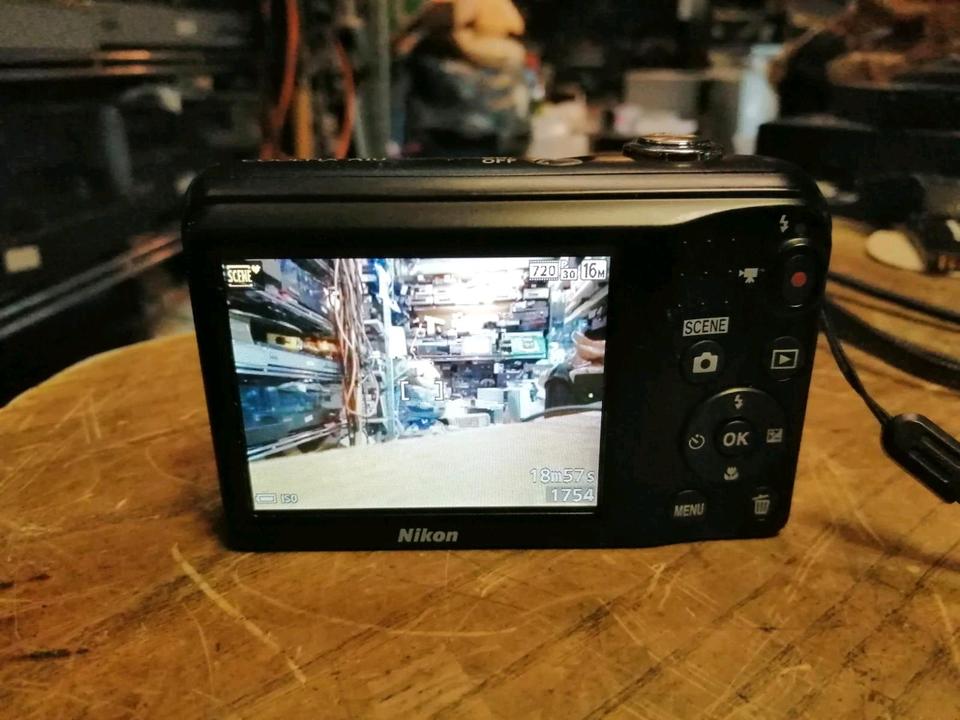NIKON COOLPIX A10, Digital-Kamera OHNE Speicherkarte!