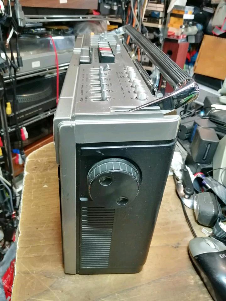 SHARP GF-9090H, Radio-Cassetten-Recorder, guter Zustand!!