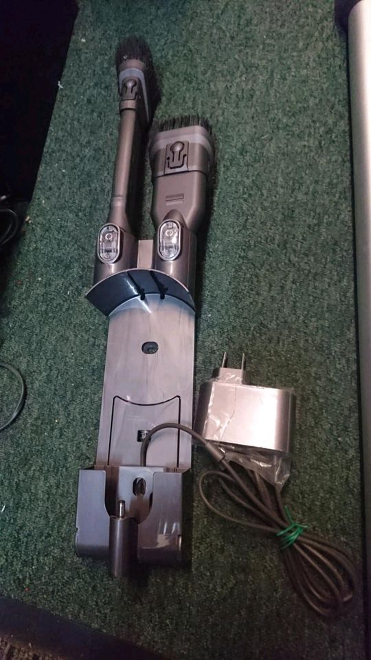 DYSON SV03, Akku-Staubsauger mit Zubehör!