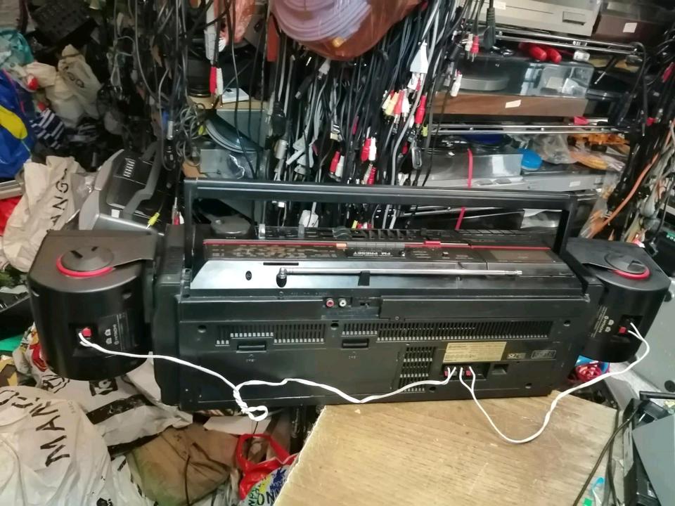 HITACHI TRK-3D75E, Ghettoblaster, etwas DEFEKT!!