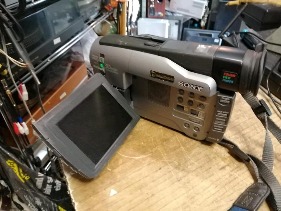 SONY CCD-TRV91E, Videocamera Hi8 +Video8, mit Zubehör!!