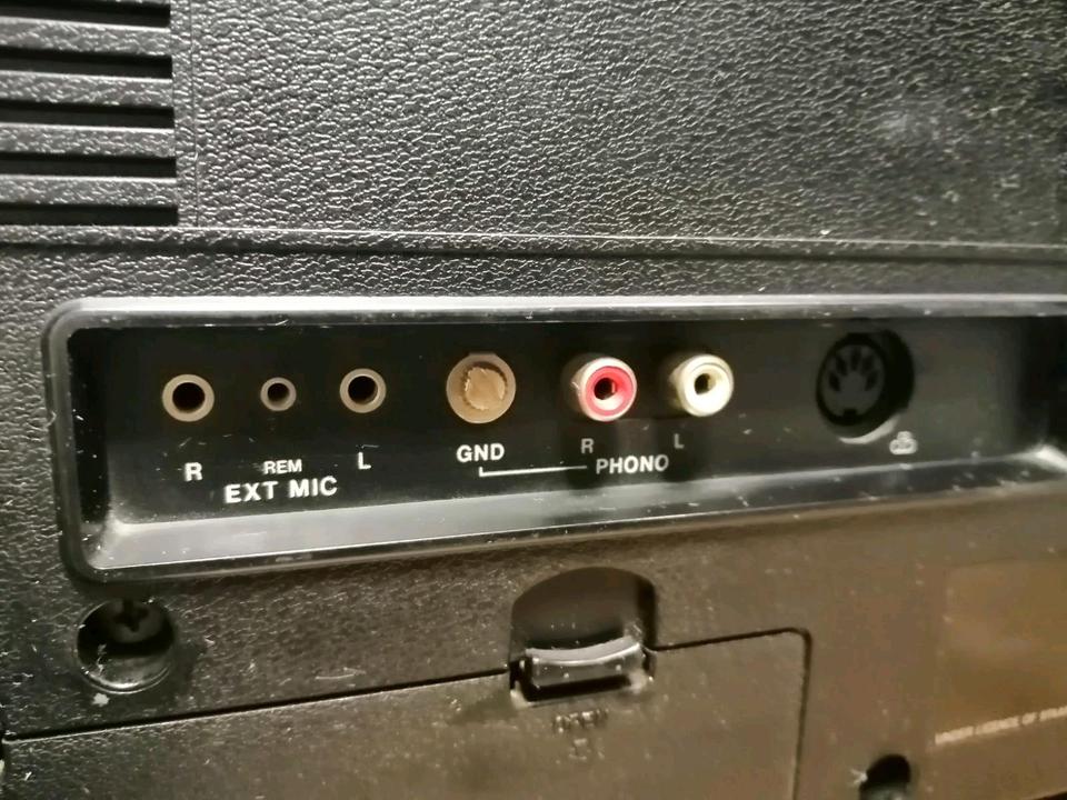 SHARP GF-8585HB, Radio-Cassetten-Recorder, etwas DEFEKT!!