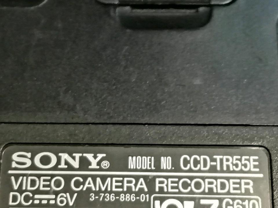 SONY CCD-TR55E, Videocamera Hi8 und Video 8 mit Zubehör!!!