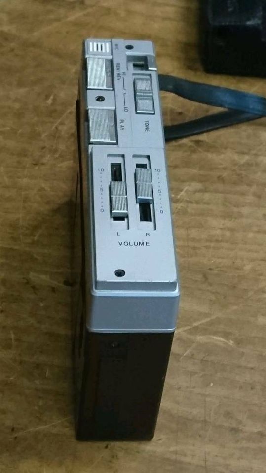 GOLDSTAR TSM-33, Walkman OHNE Adapter, leiert etwas,