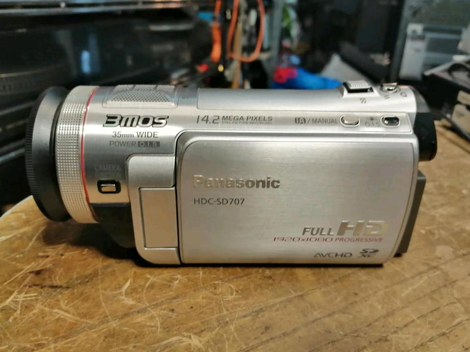 PANASONIC HDC-SD707, Videocamera mit Zubehör!!!