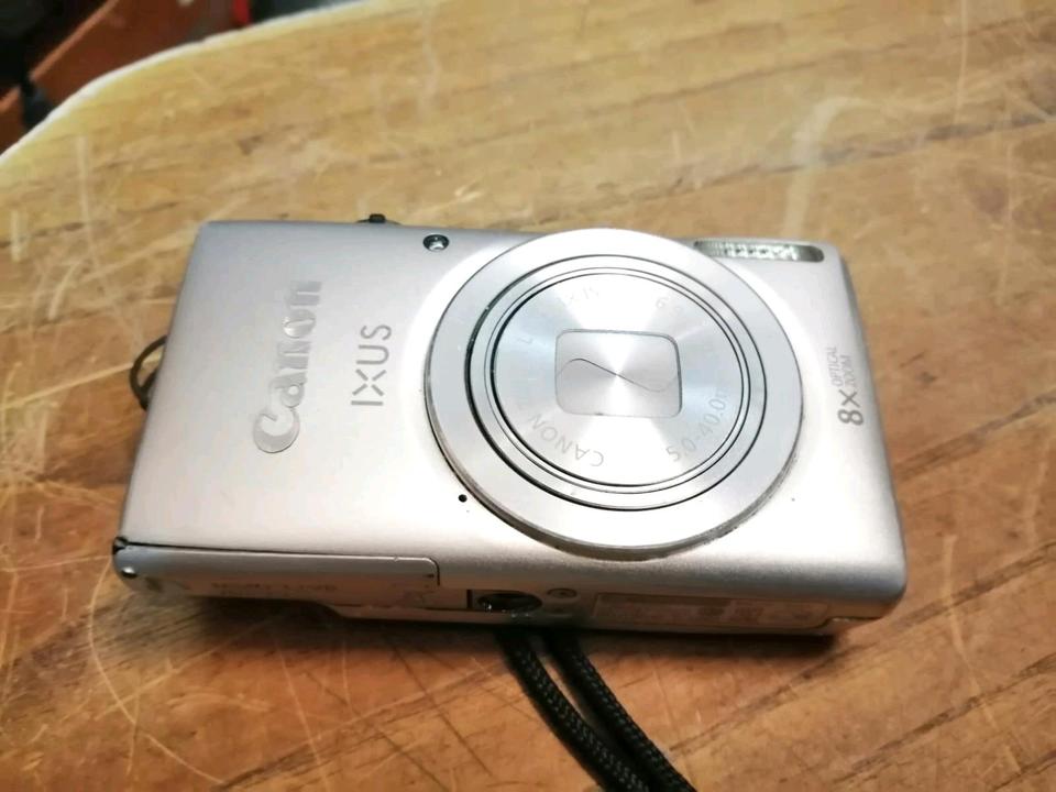 CANON IXUS 135, Digital-Kamera OHNE Speicherkarte!!