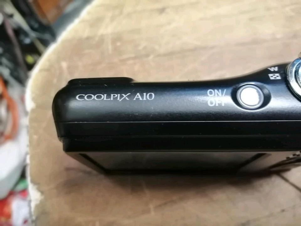 NIKON COOLPIX A10, Digital-Kamera OHNE Speicherkarte!