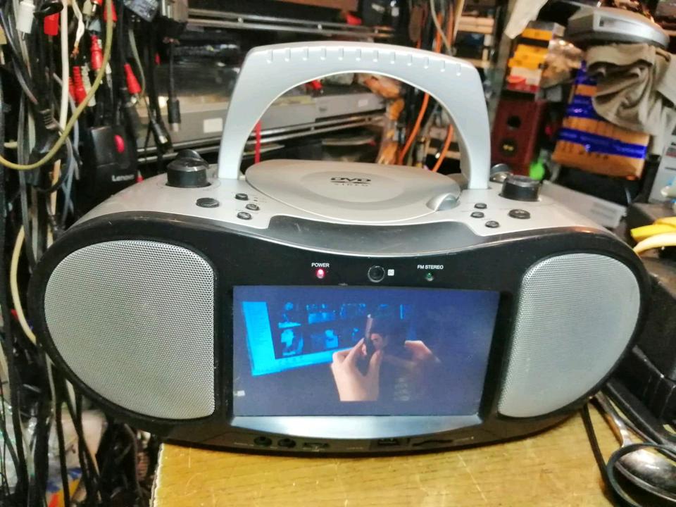 NAXA DVD-Video 2240 (Radio/DVD/CD), etwas DEFEKT!!