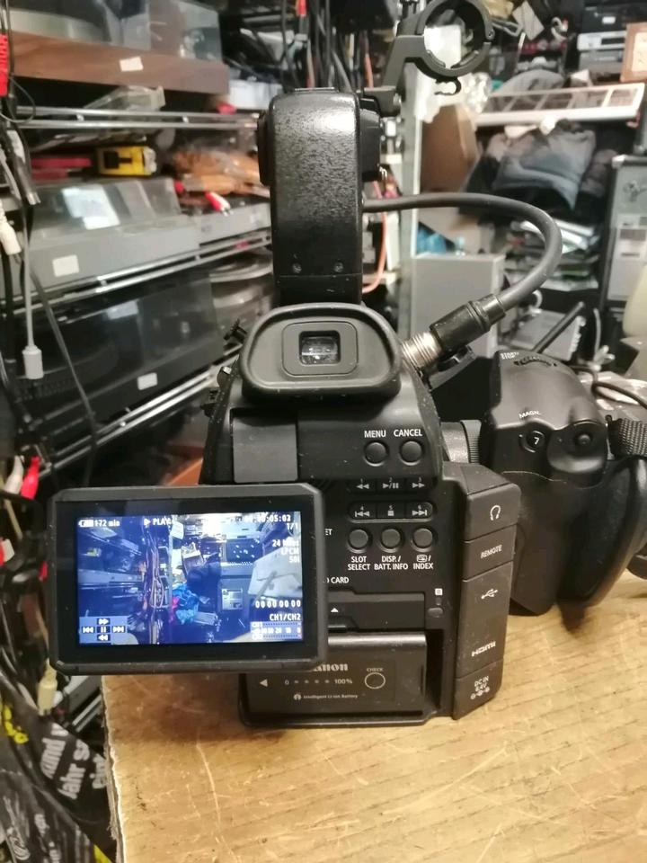 CANON EOS C100, Digital-Kamera mit SIGMA Objektiv, guter Zustand