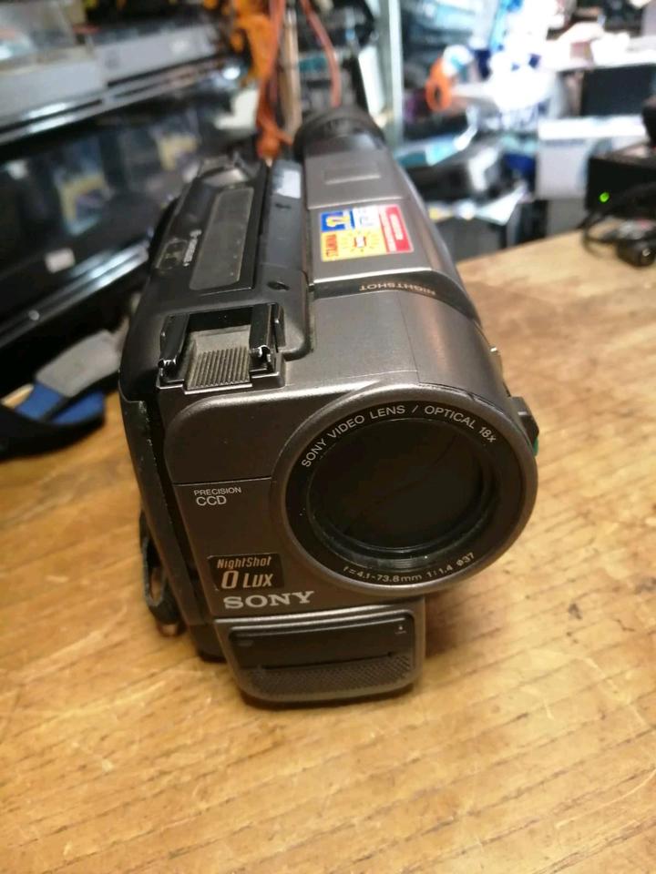 SONY CCD-TRV35E, Videocamera Hi8 und Video 8 mit Zubehör!!!
