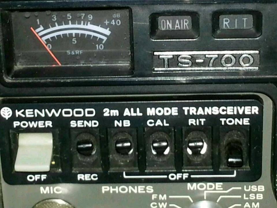 KENWOOD TS-700; VHF/2m Allmode-Transceiver mit Mikrofon