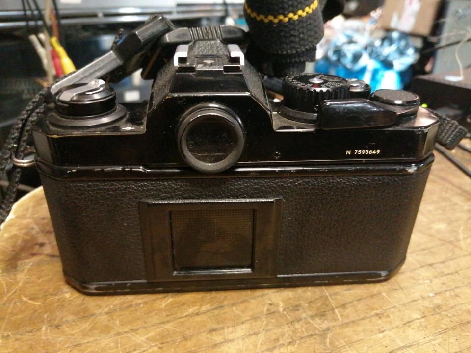 NIKON FM2 Analog-Kamera + ZOOM NIKKOR 35~200 mm Objektiv!!