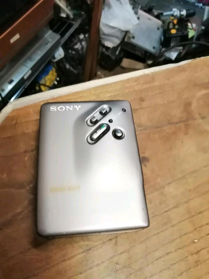 SONY WM-DD 33 Walkman, OHNE Adapter!