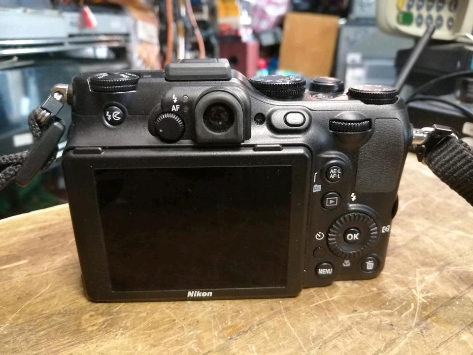 NIKON COOLPIX P7100, Digital-Kamera mit Zubehör!!