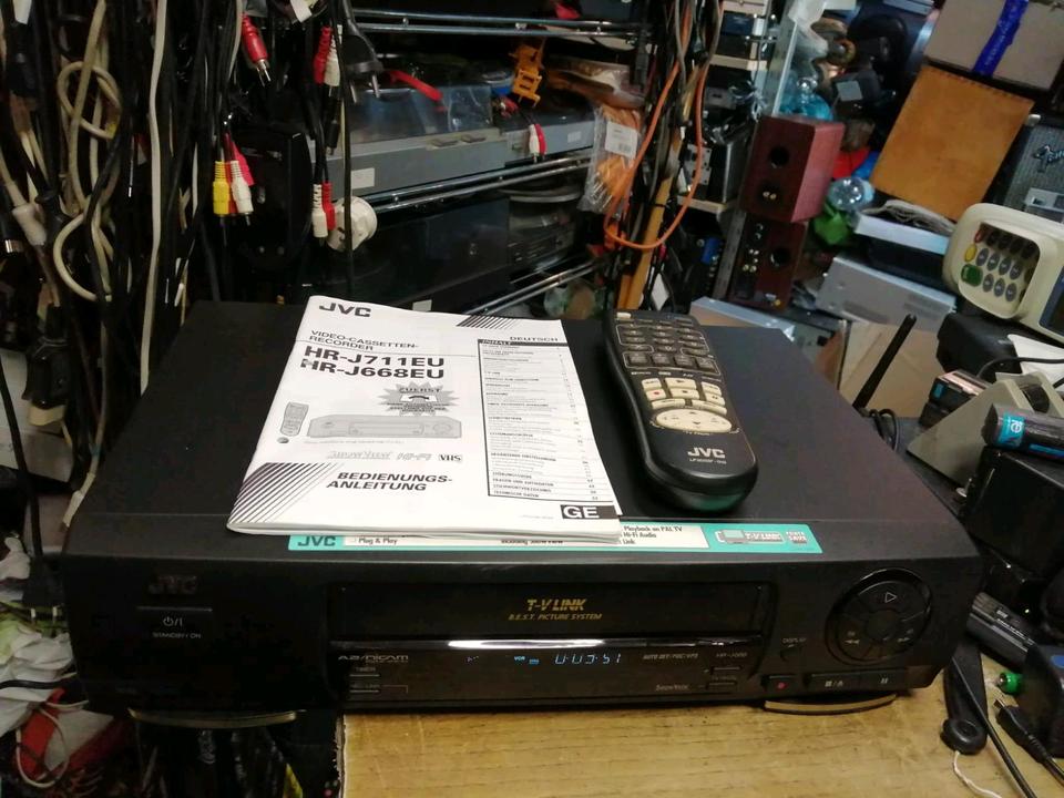 JVC HR-J668EU, Videocassettenrecorder, mit Zubehör!!