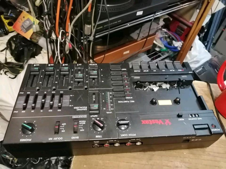 VESTAX MR-300, Mixer mit Universal-Adapter, etwas DEFEKT!!!