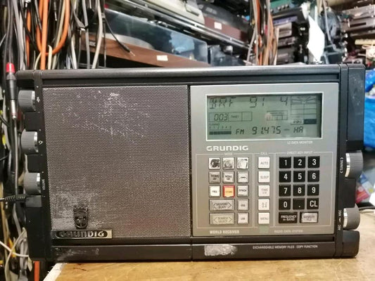 GRUNDIG Satellit 700, Radio, Display leuchtet NICHT!