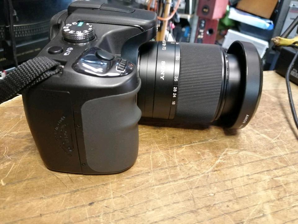 SONY DSLR-A100, Digital-Kamera mit Zubehör, guter Zustand!