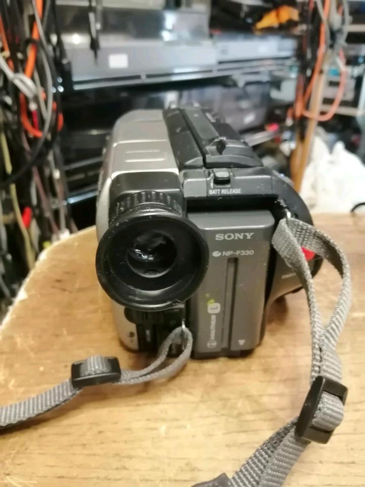 SONY CCD-TRV69E, Videocamera Hi8 +Video 8, mit Zubehör!!!