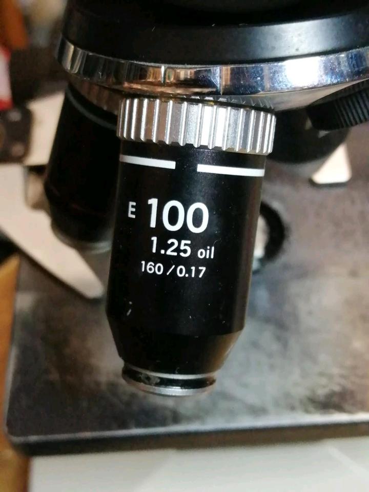 2 NIKON MIKROSKOPE, 1 Mikroskop ist etwas DEFEKT!!