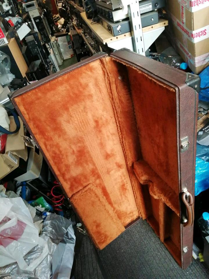 FENDER-KOFFER, guter Zustand! OHNE Schlüssel!!!