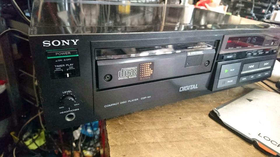 SONY CDP-101, CD-Player OHNE Fernbedienung, etwas DEFEKT!!