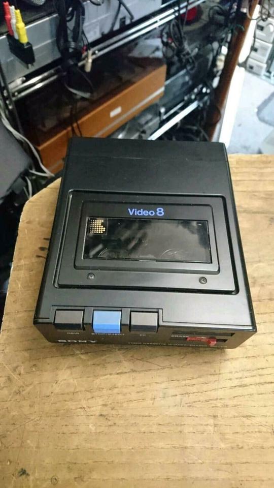 SONY BE-V8, Video Cassette Winder/Eraser mit Original-Adapter