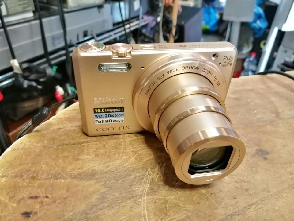 NIKON COOLPIX S7000, Digital-Kamera mit Zubehör!!