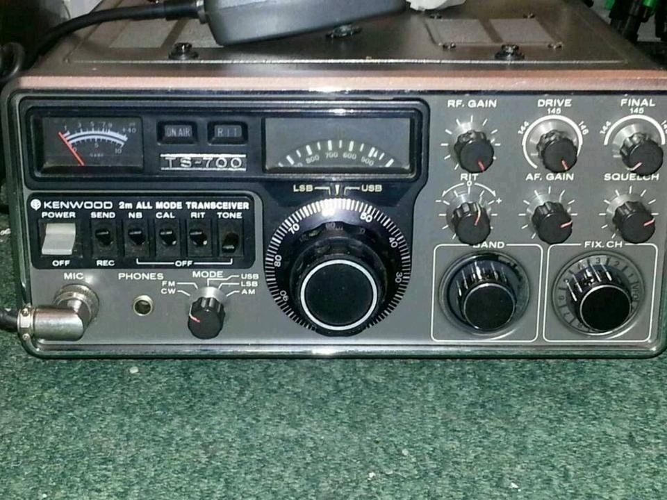 KENWOOD TS-700; VHF/2m Allmode-Transceiver mit Mikrofon