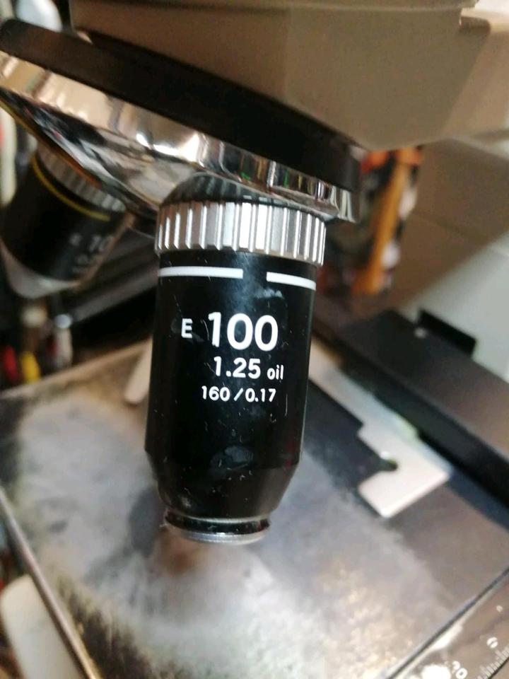 2 NIKON MIKROSKOPE, 1 Mikroskop ist etwas DEFEKT!!
