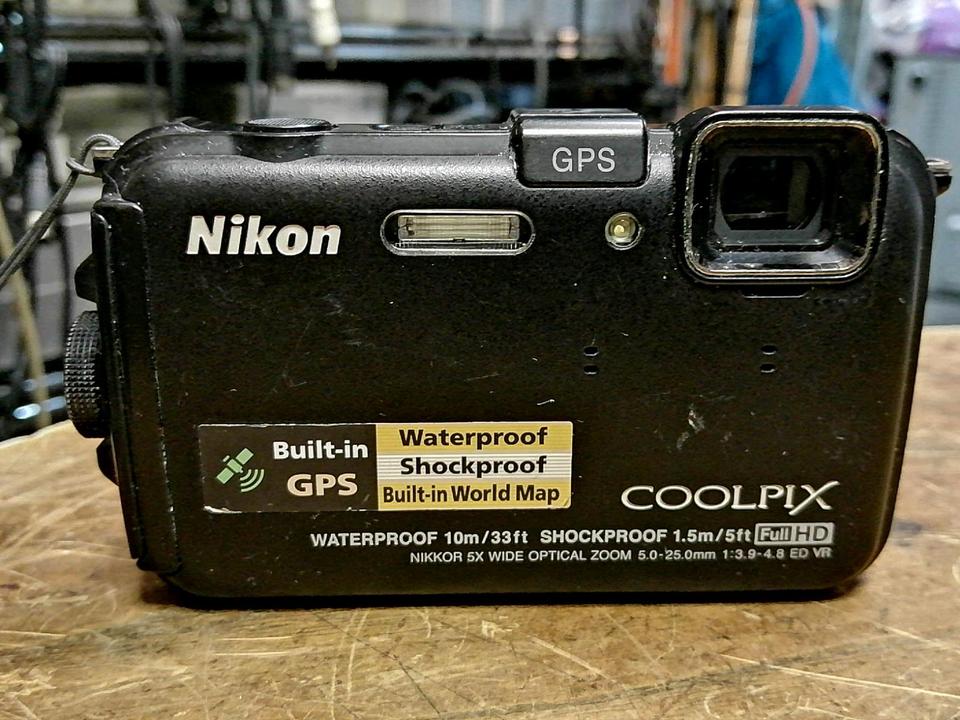 NIKON COOLPIX AW100, Digital-Kamera mit Zubehör!!