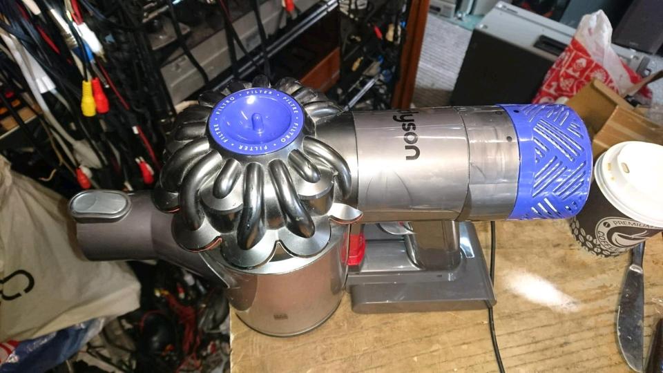 DYSON V6 total clean, Akku-Staubsauger mit Zubehör!!