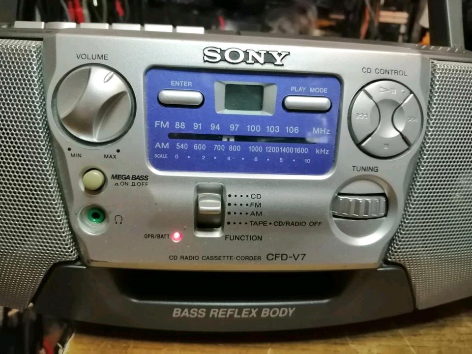 SONY CFD-V7 Radio-Cassetten-Recorder mit CD, guter Zustand!!!