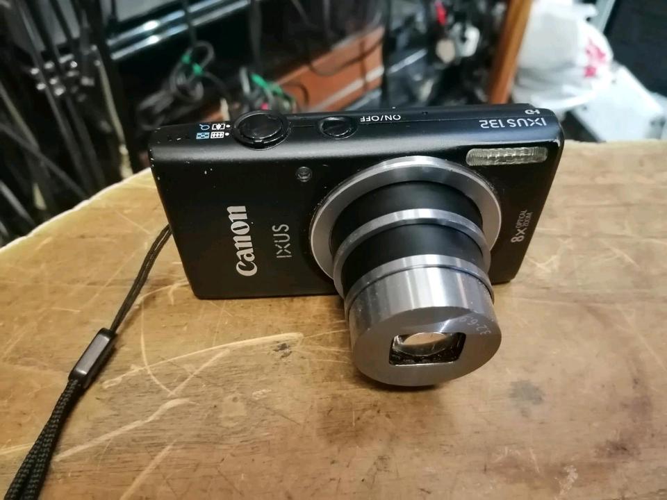 CANON IXUS 132, Digital-Kamera mit Zubehör!!