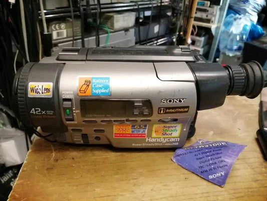 SONY CCD-TR3100E, Videocamera Hi8 und Video 8