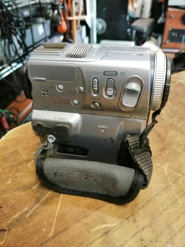 SONY DCR-PC8E, MiniDV-Videocamera mit Zubehör!! Guter Zustand!