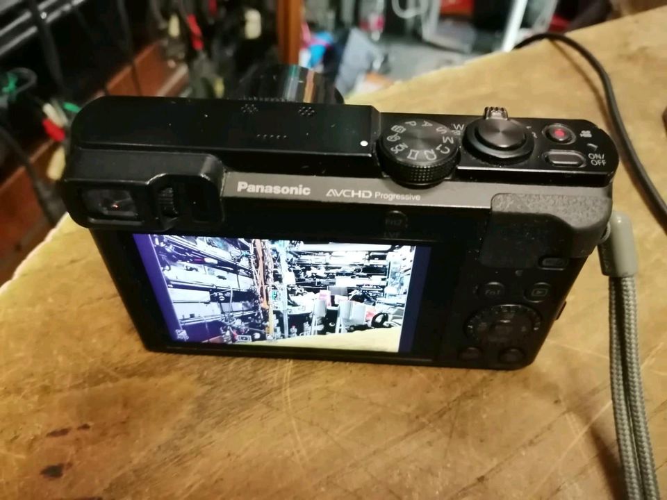 PANASONIC LUMIX DMC-TZ71, Digital-Kamera mit Zubehör!