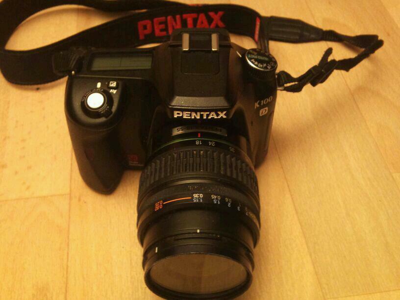 PENTAX K100D; Digital-Kamera mit Objektiv; guter Zustand!